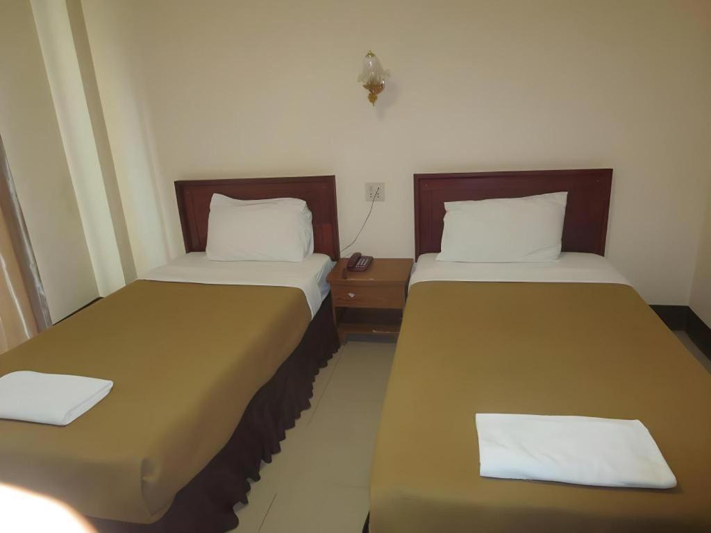 Chaleunehoung Hotel Vientiane Bagian luar foto