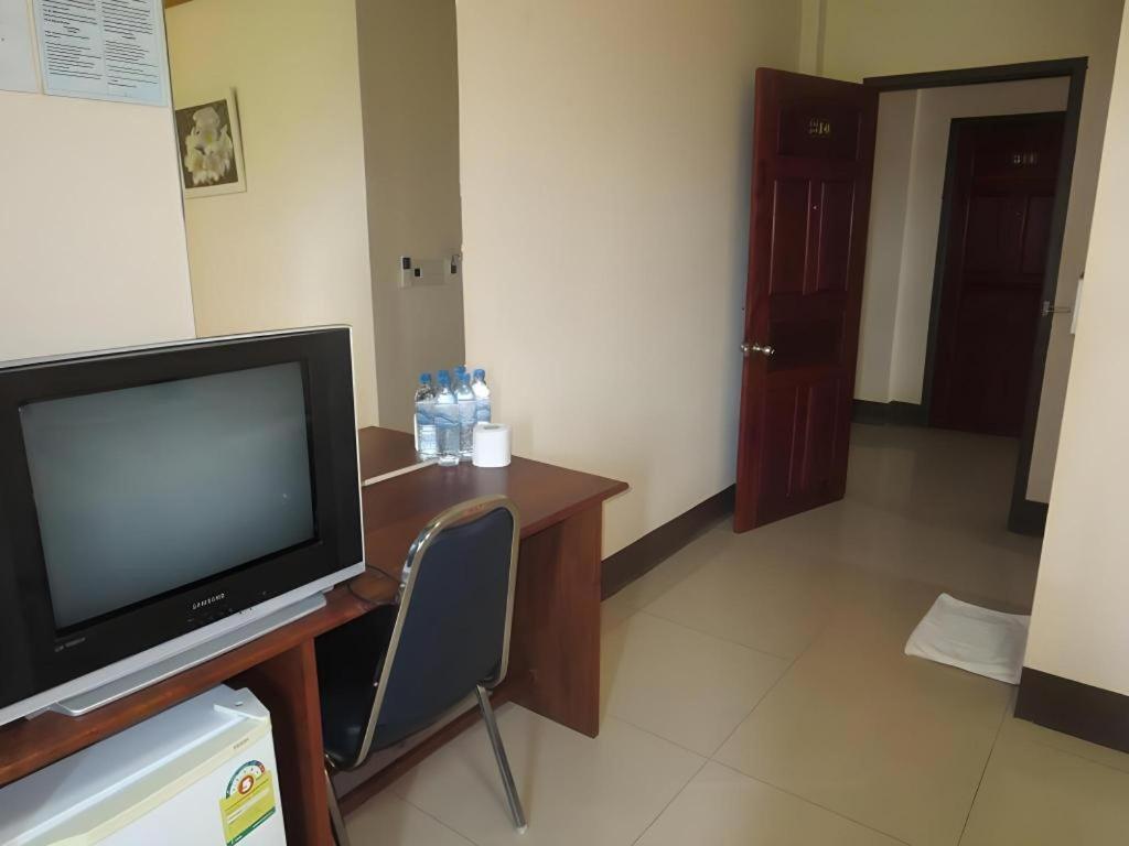 Chaleunehoung Hotel Vientiane Bagian luar foto