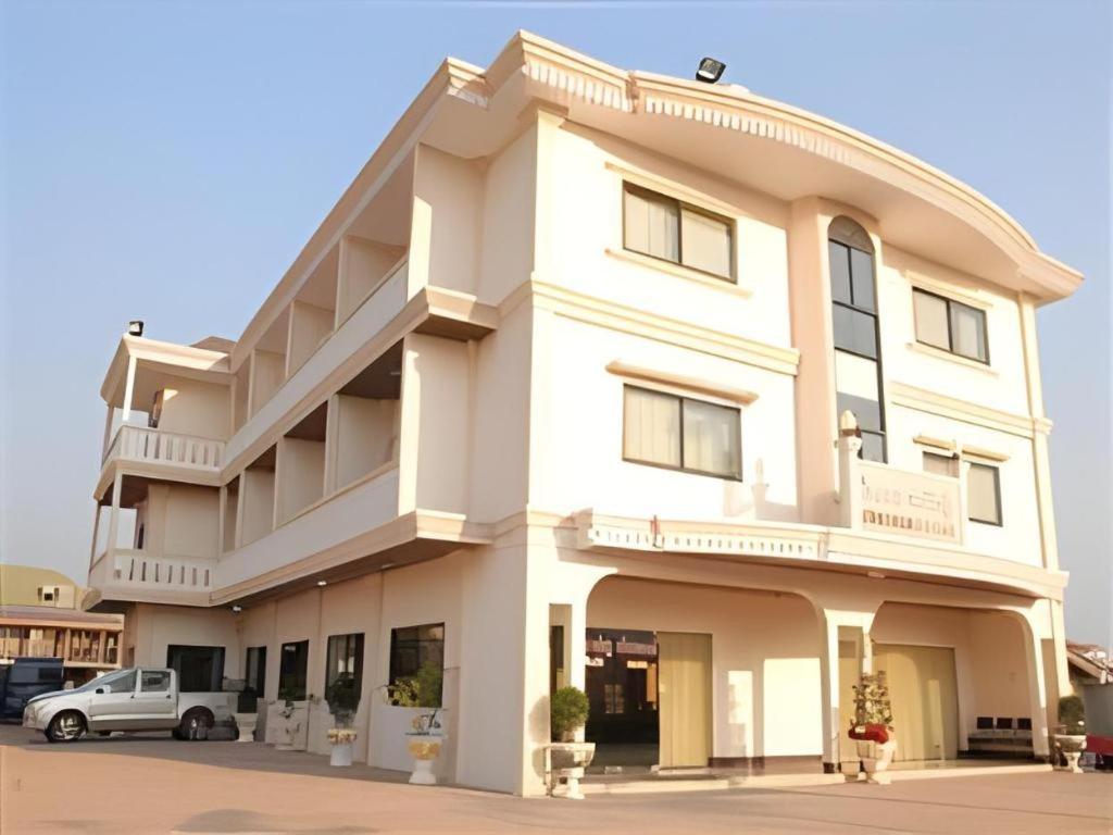 Chaleunehoung Hotel Vientiane Bagian luar foto