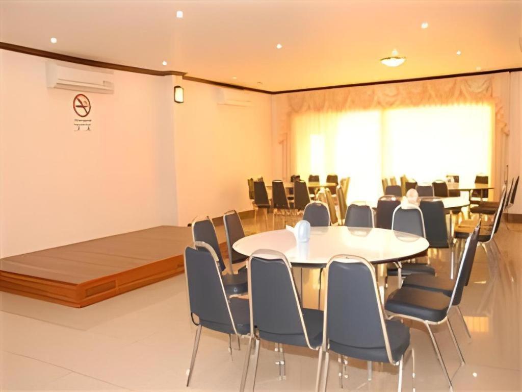Chaleunehoung Hotel Vientiane Bagian luar foto