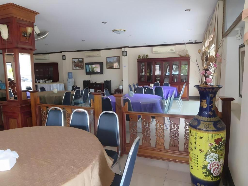 Chaleunehoung Hotel Vientiane Bagian luar foto