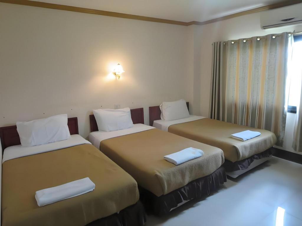 Chaleunehoung Hotel Vientiane Bagian luar foto