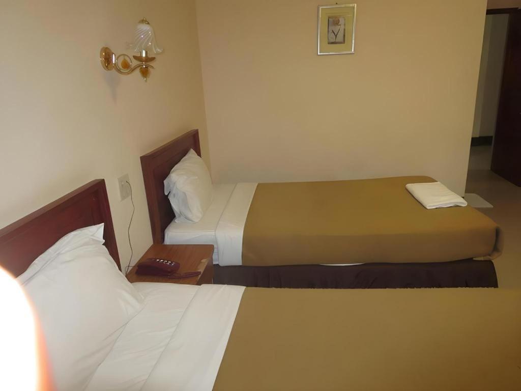 Chaleunehoung Hotel Vientiane Bagian luar foto