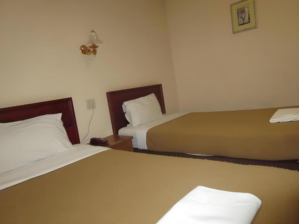 Chaleunehoung Hotel Vientiane Bagian luar foto
