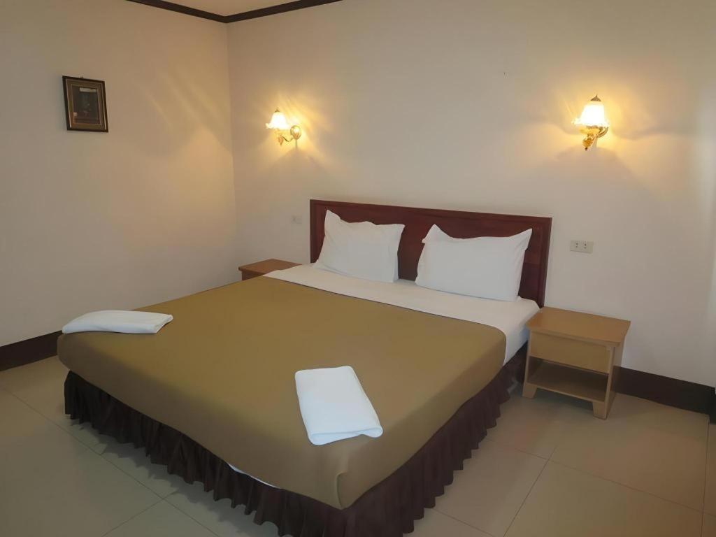 Chaleunehoung Hotel Vientiane Bagian luar foto