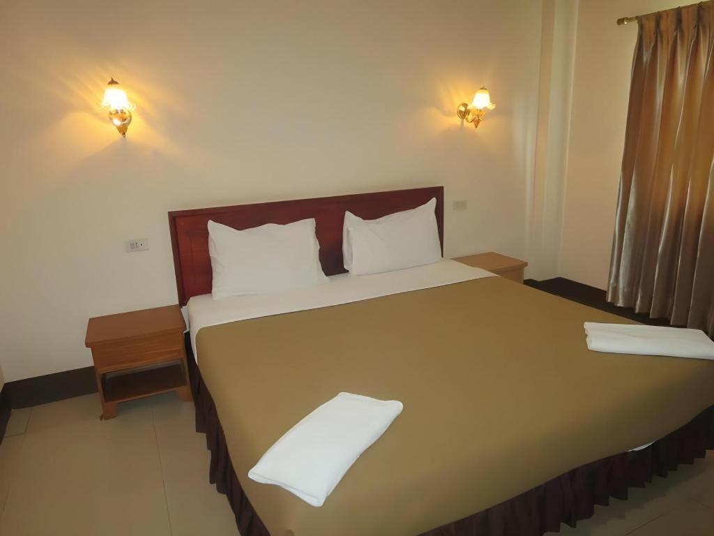 Chaleunehoung Hotel Vientiane Bagian luar foto