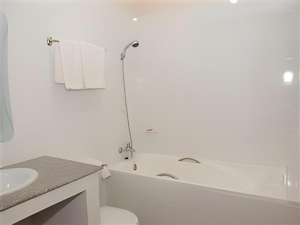 Chaleunehoung Hotel Vientiane Bagian luar foto