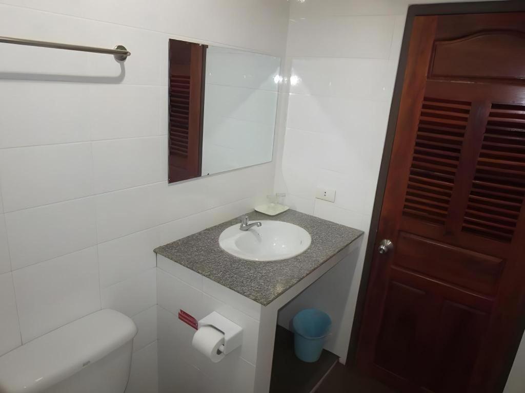 Chaleunehoung Hotel Vientiane Bagian luar foto