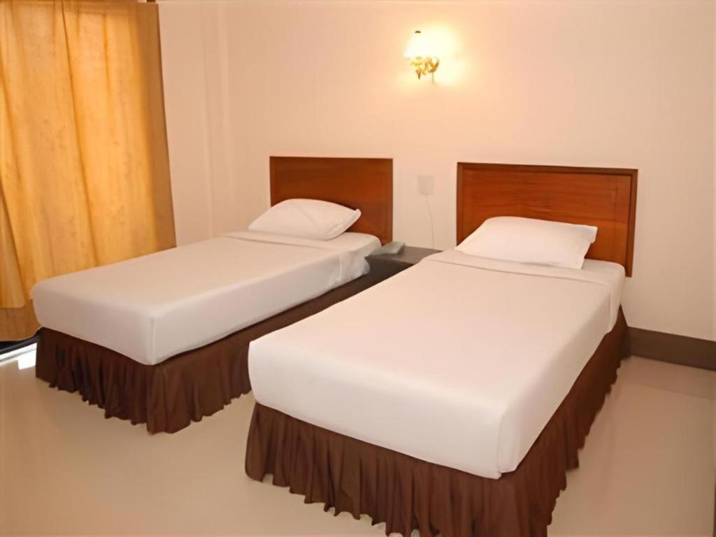Chaleunehoung Hotel Vientiane Bagian luar foto