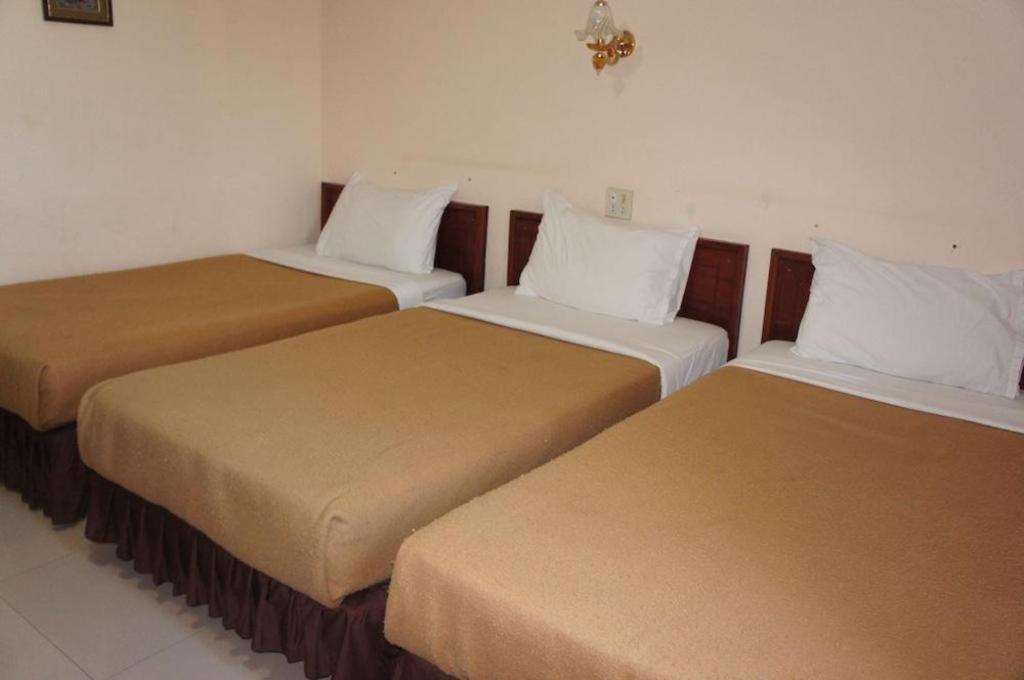 Chaleunehoung Hotel Vientiane Bagian luar foto