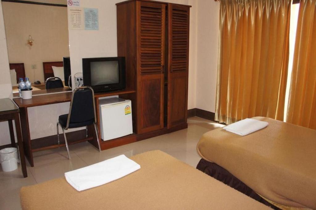 Chaleunehoung Hotel Vientiane Bagian luar foto