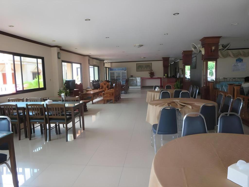 Chaleunehoung Hotel Vientiane Bagian luar foto